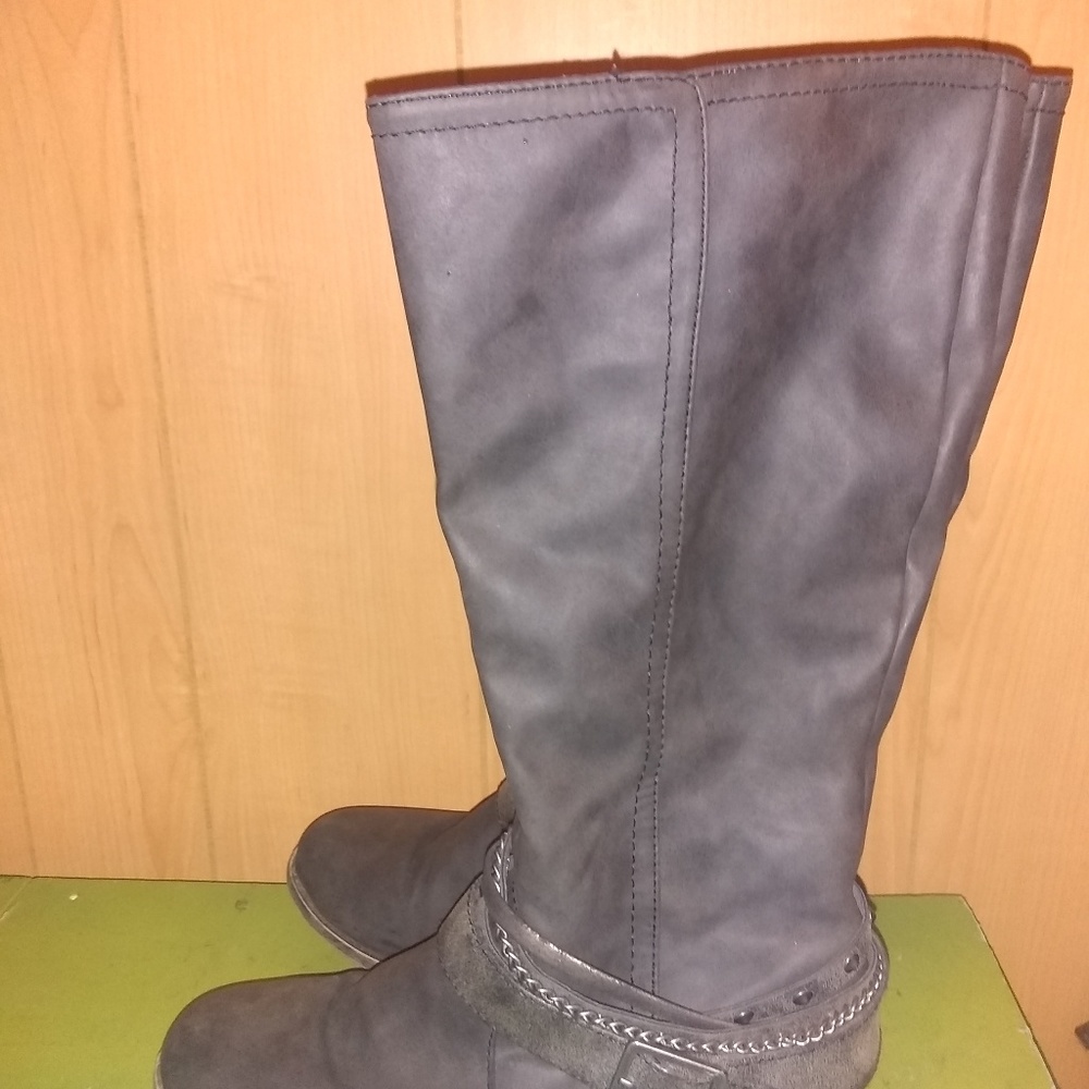 Boots Size 8